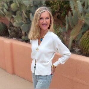 NWT Women's Cream Sweater-S